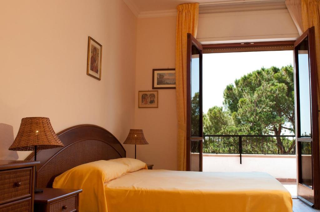 Hotel Paradiso Santa Maria di Castellabate Bilik gambar